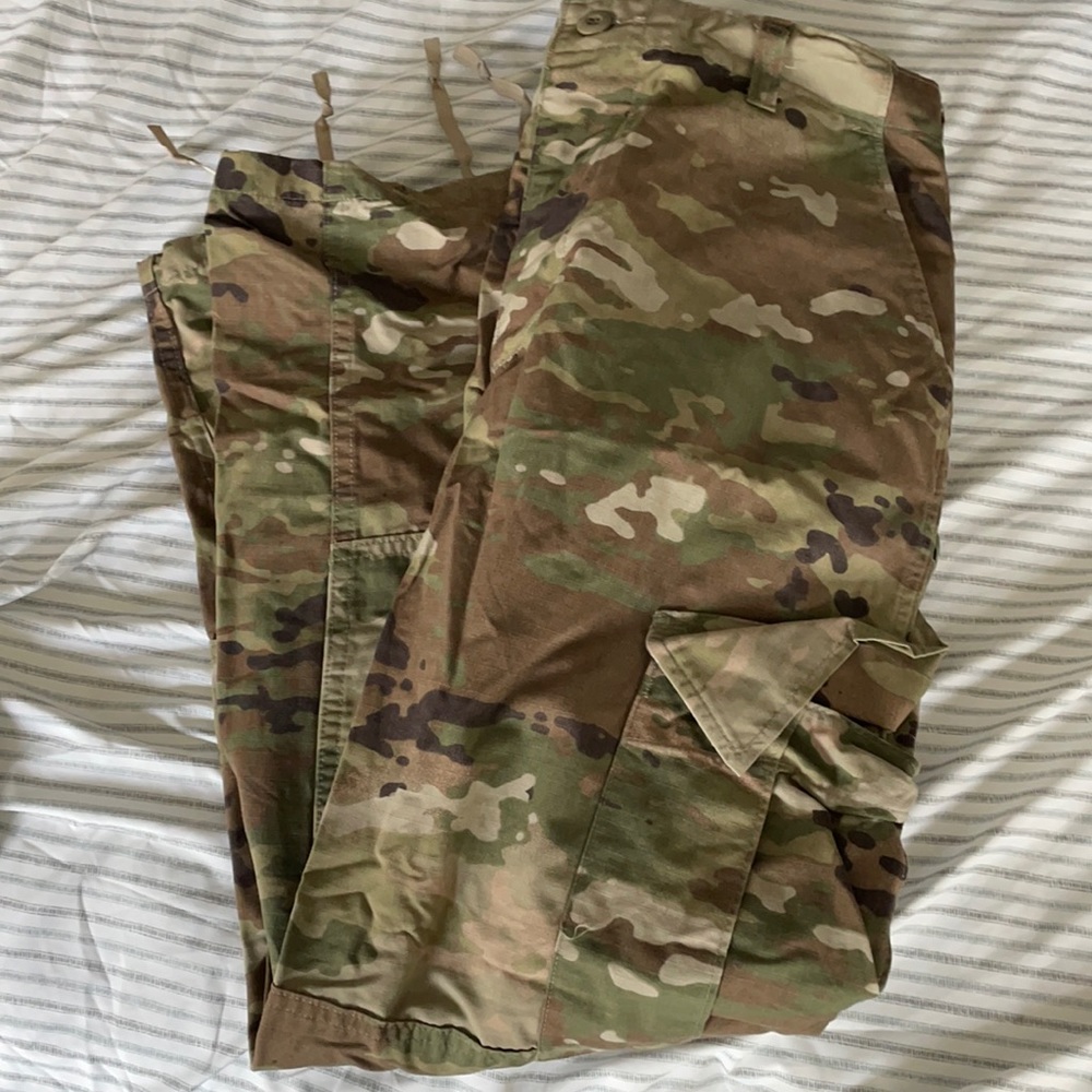 COPY - COPY - MINT CONDITION. MENS MEDIUM-SHORT.